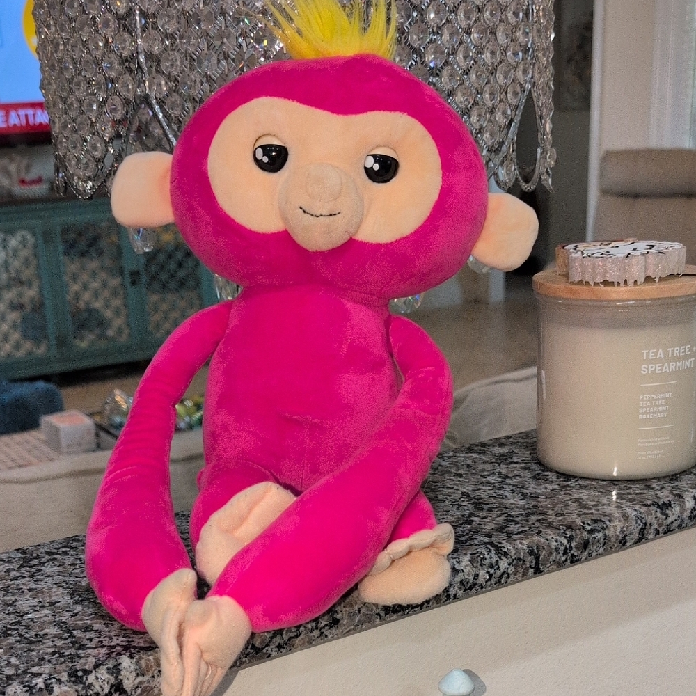 Fingerlings HUGS Bella Interactive Plush Monkey By WooWee